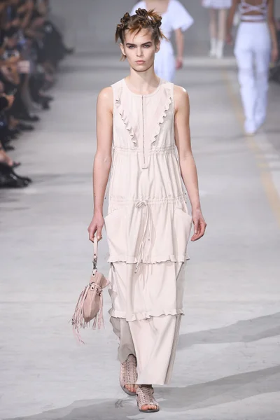 Look 10